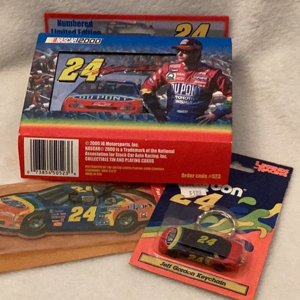 NASCAR Jeff Gordon Collectibles Set of 3 Tin Cards Key Chain Sealed cards